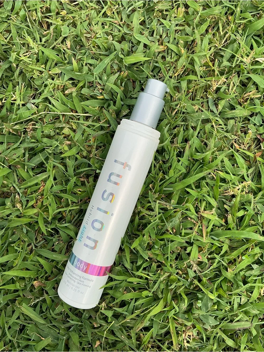 Fusion Hybrid Light Color-Enhancing Body Moisturizer - White